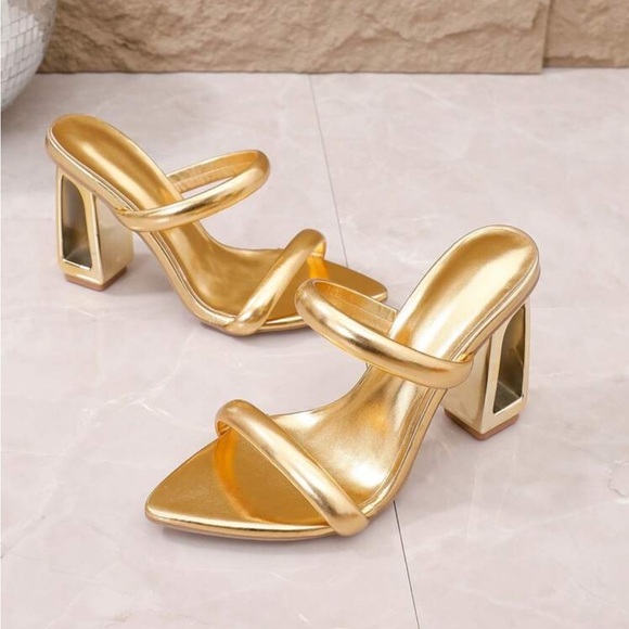 Gold Heels - Picture 7 of 7